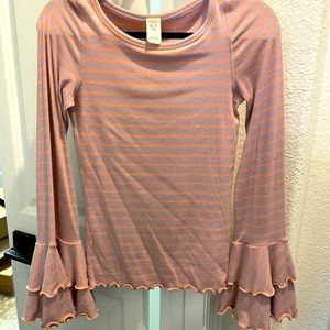 FREE PEOPLE flare sleeve top!